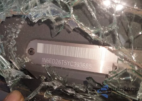 2000 Nissan Frontier Desert Runner Se-V6/Desert Runner Xe-V6 из США, поврежденный, VIN 1N6ED26T5YC393685